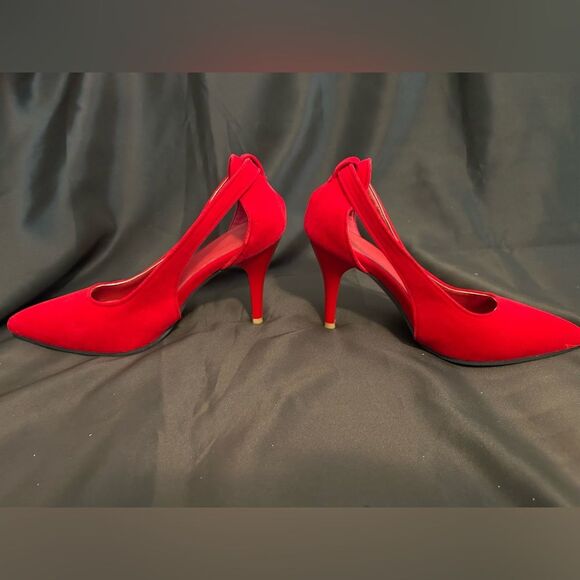 Women’s red velvet cut out heels size 7.5 - Picture 5 of 10